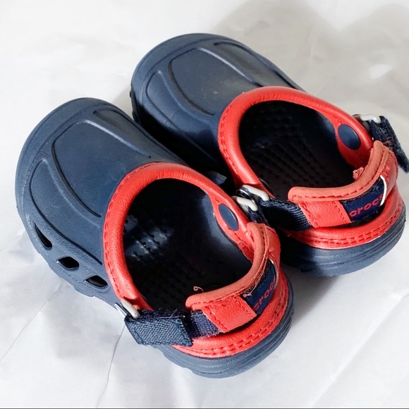 adjustable strap crocs